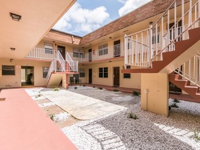 The Garden Apartments in Hollywood, FL - Building Photo - Building Photo