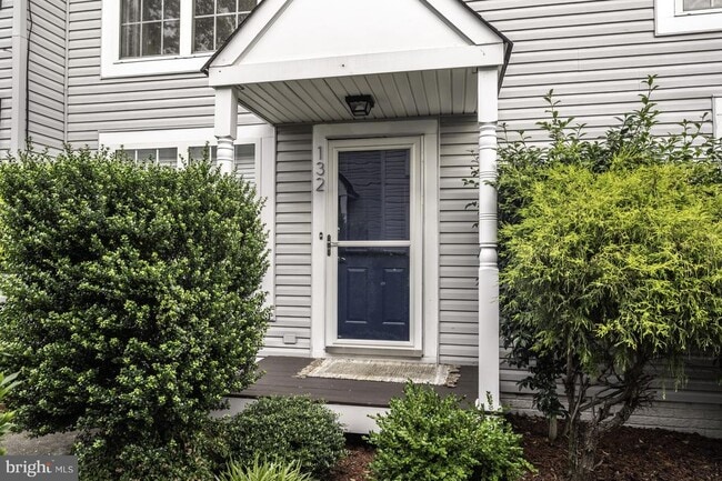 property at 132 E Glebe Rd
