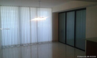 5875 Collins Ave-Unit -905 in Miami Beach, FL - Building Photo - Building Photo