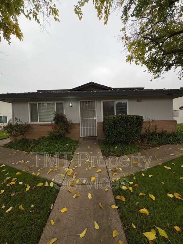 8963 El Mirador Dr in Elk Grove, CA - Building Photo - Building Photo