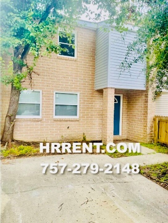 5308 Leicester Ct in Virginia Beach, VA - Building Photo