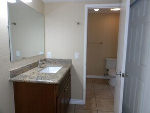 2135 E Valley Pkwy in Escondido, CA - Building Photo - Building Photo