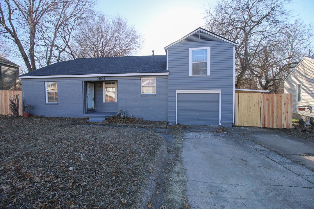 3806 E 8th St in Tulsa, OK - Building Photo