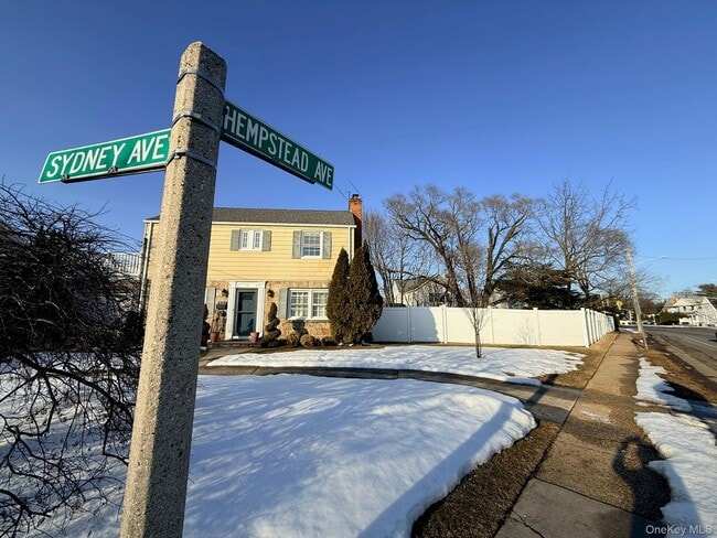 201 Sydney Ave in Malverne, NY - Building Photo - Building Photo