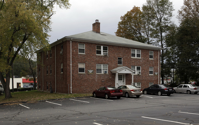 Colonial Court in Stoneham, MA - Building Photo - Building Photo