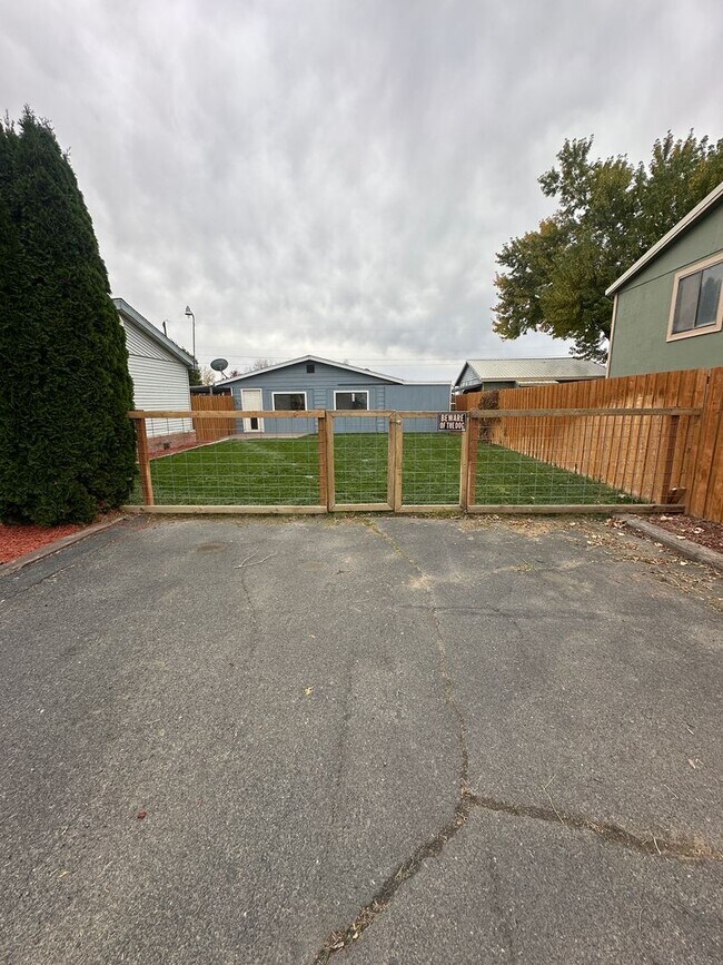 9441 Maple Dr NE in Moses Lake, WA - Building Photo - Building Photo