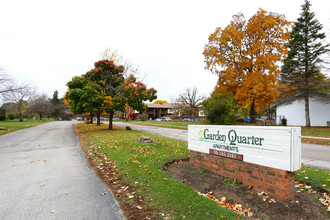 Garden Quarter Apartments in McHenry, IL - Foto de edificio - Building Photo