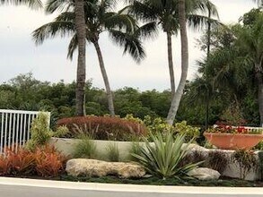 4492 NE Ocean Blvd-Unit -3 in Jensen Beach, FL - Building Photo - Building Photo