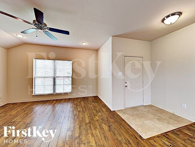 638 Canvas Ct in Lancaster, TX - Foto de edificio - Building Photo