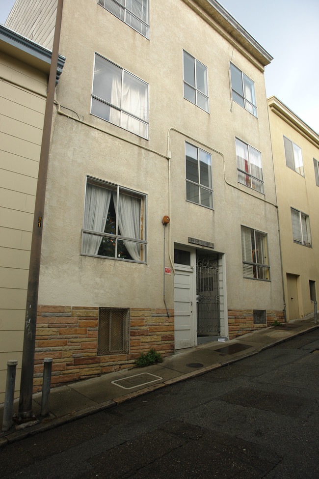 133 Varennes St in San Francisco, CA - Building Photo - Building Photo