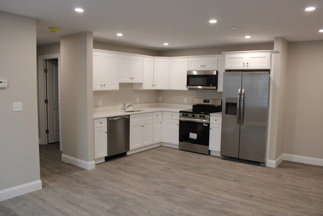 202 Central St in Avon, MA - Building Photo - Building Photo