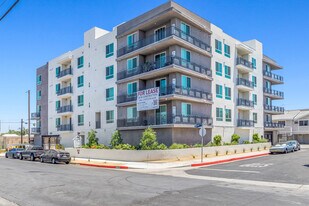 11714 Archwood St in North Hollywood, CA - Building Photo