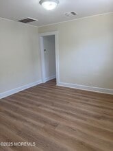 103 Seabreeze Way in Keansburg, NJ - Building Photo - Building Photo