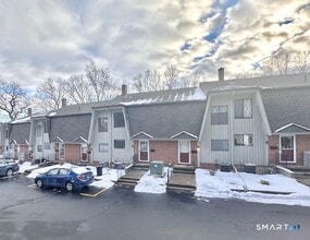 253 West St in Southington, CT - Building Photo - Building Photo