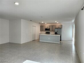 413 SE 13th Pl in Cape Coral, FL - Building Photo - Building Photo