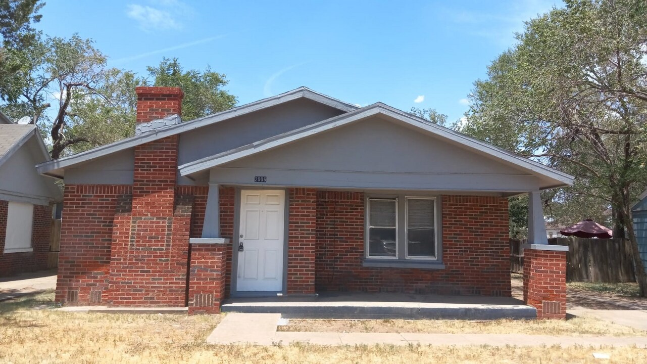 2006 26th St in Lubbock, TX - Building Photo