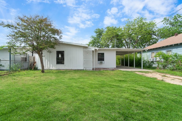 407 Lovera Blvd in San Antonio, TX - Building Photo