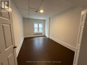 132 Dundas St E in Toronto, ON - Building Photo - Building Photo