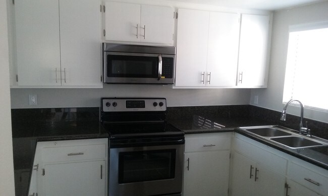 Park Town Apartments in Santa Ana, CA - Building Photo - Building Photo