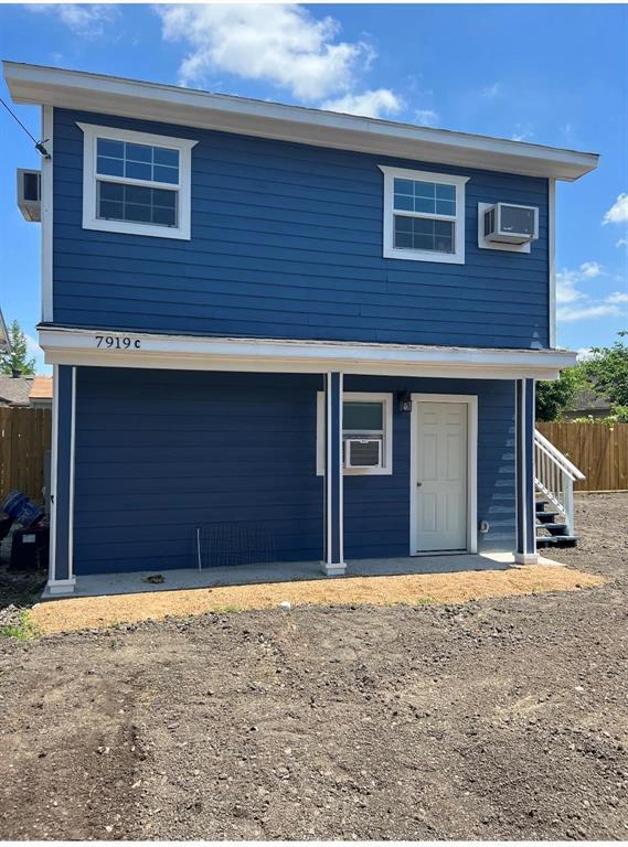 7919 Brays St in Houston, TX - Foto de edificio - Building Photo