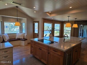 800 Lake Sherwood Dr in Lake Sherwood, CA - Building Photo - Building Photo