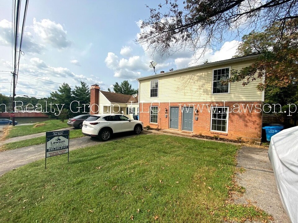 725 25th St SW-Unit -25th 727 in Roanoke, VA - Building Photo