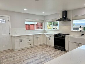 17625 Peak Ave in Morgan Hill, CA - Building Photo - Building Photo