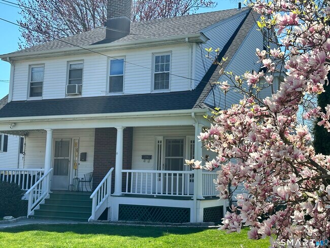 10 Glendenning St in Norwalk, CT - Building Photo - Building Photo