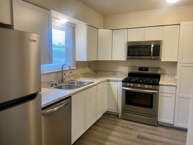 property at 2904-2910 Tamarack Dr