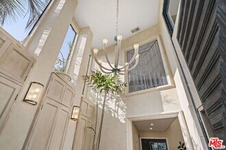 9213 Warbler Way in Los Angeles, CA - Building Photo - Building Photo