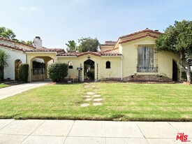 203 N Doheny Dr in Beverly Hills, CA - Building Photo