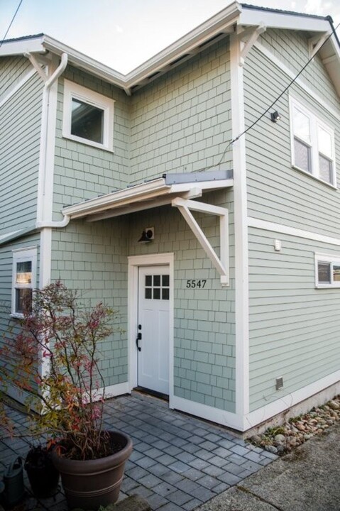 5547 34th Ave NE in Seattle, WA - Building Photo