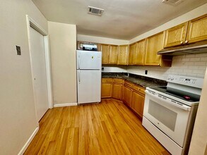 3 College Dr in Edison, NJ - Building Photo - Building Photo