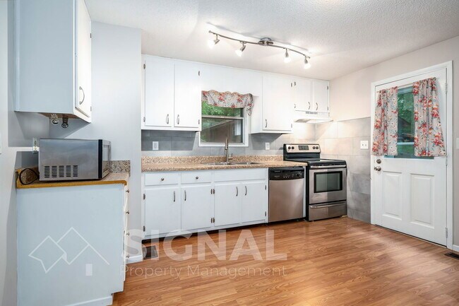 5040 Oak Leaf Cir in Adamsville, AL - Building Photo - Building Photo