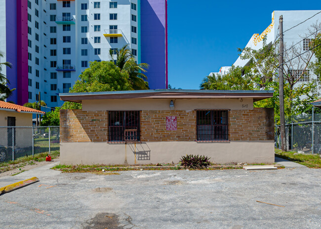 525 NW 35th St in Miami, FL - Building Photo - Building Photo