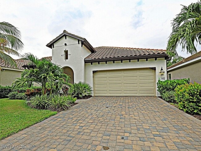 7652 Cypress Walk Dr in Ft. Myers, FL - Building Photo - Building Photo