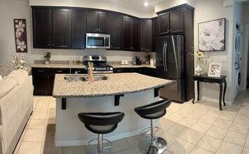 1432 S Hart Dr in Tracy, CA - Foto de edificio - Building Photo