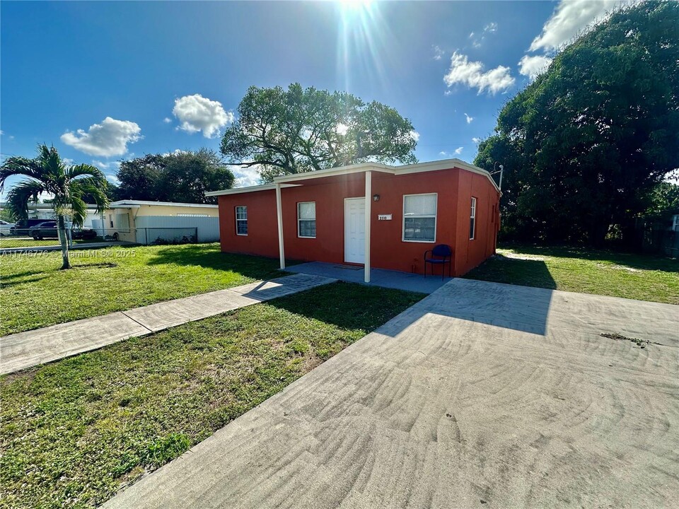 2510 NW 159th Terrace in Opa Locka, FL - Building Photo