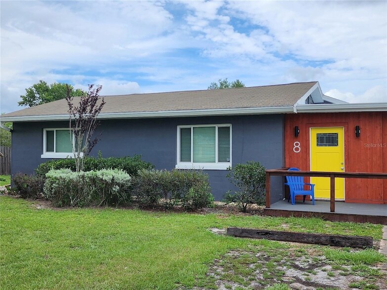 8 Poinsettia Dr in Debary, FL - Building Photo