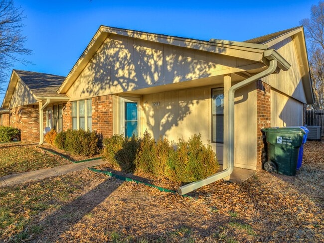 1215 Clearwater Dr