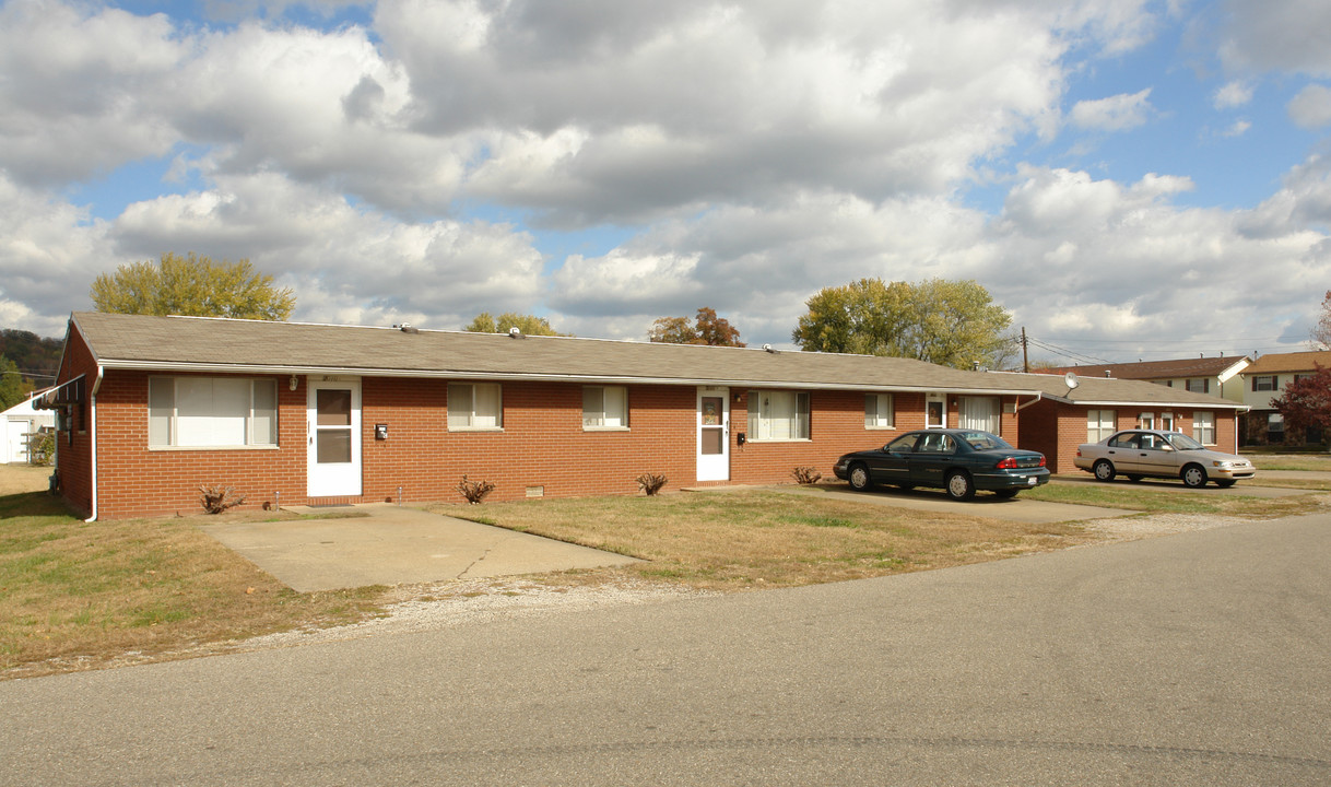 2008-2010 Elizabeth St in Belpre, OH - Foto de edificio