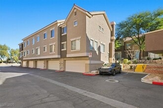 2755 Fountain Ridge Ln in Henderson, NV - Building Photo - Building Photo