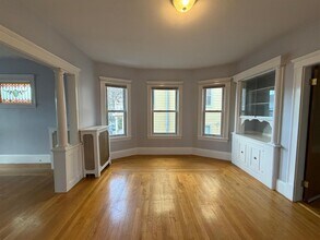 127 Walnut St, Unit 2 in Somerville, MA - Building Photo - Building Photo