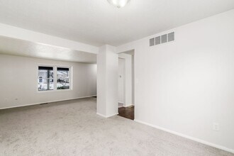 6775 Centennial Dr in Reynoldsburg, OH - Building Photo - Building Photo