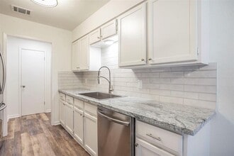 8715 Pineridge Dr in Austin, TX - Building Photo - Building Photo