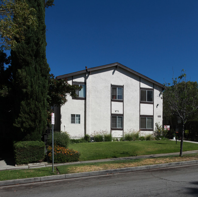 711 E Tujunga Ave in Burbank, CA - Building Photo - Building Photo