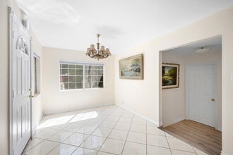 2728 Mayfield Ave in La Crescenta, CA - Building Photo - Building Photo