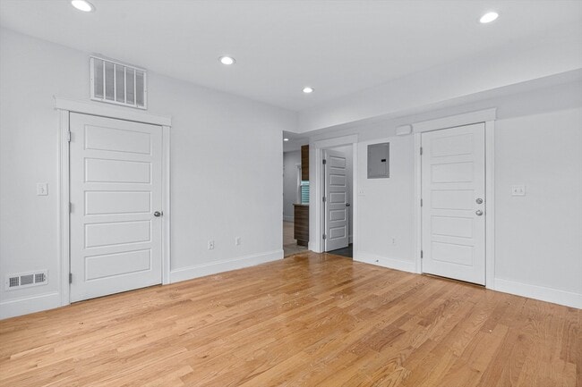 8 Roach St, Unit 1 in Boston, MA - Building Photo - Building Photo