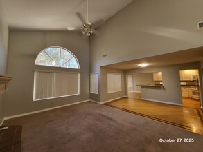 2113 Harbor Cliff Dr in Las Vegas, NV - Building Photo - Building Photo