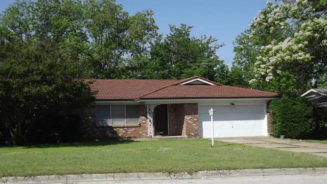 4413 Wedgmont Cir S in Fort Worth, TX - Building Photo